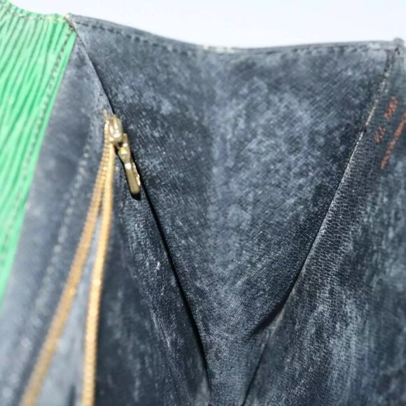 LOUIS VUITTON Epi Montaigne 27 Clutch Bag Green - Picture 4 of 16